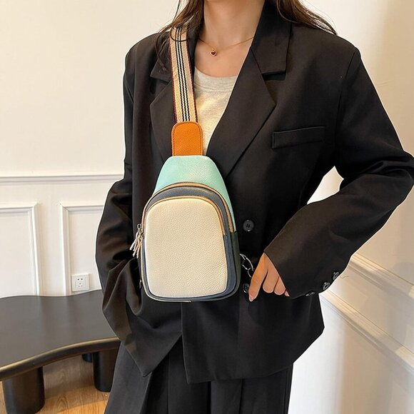 Water-Resistant Leather Crossbody Purse - Lightweight Design for Essentials - Picture 2 of 7